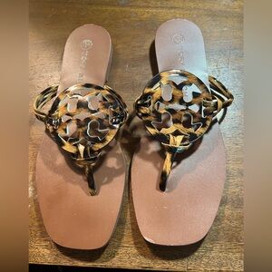 Tory Burch animal print flip flop sandals size 10